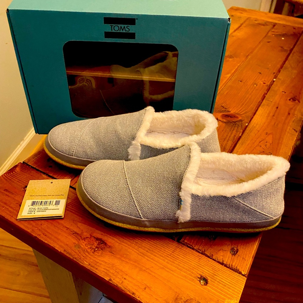 TOMS India Slippers with faux fur. Size 8. New with tags.